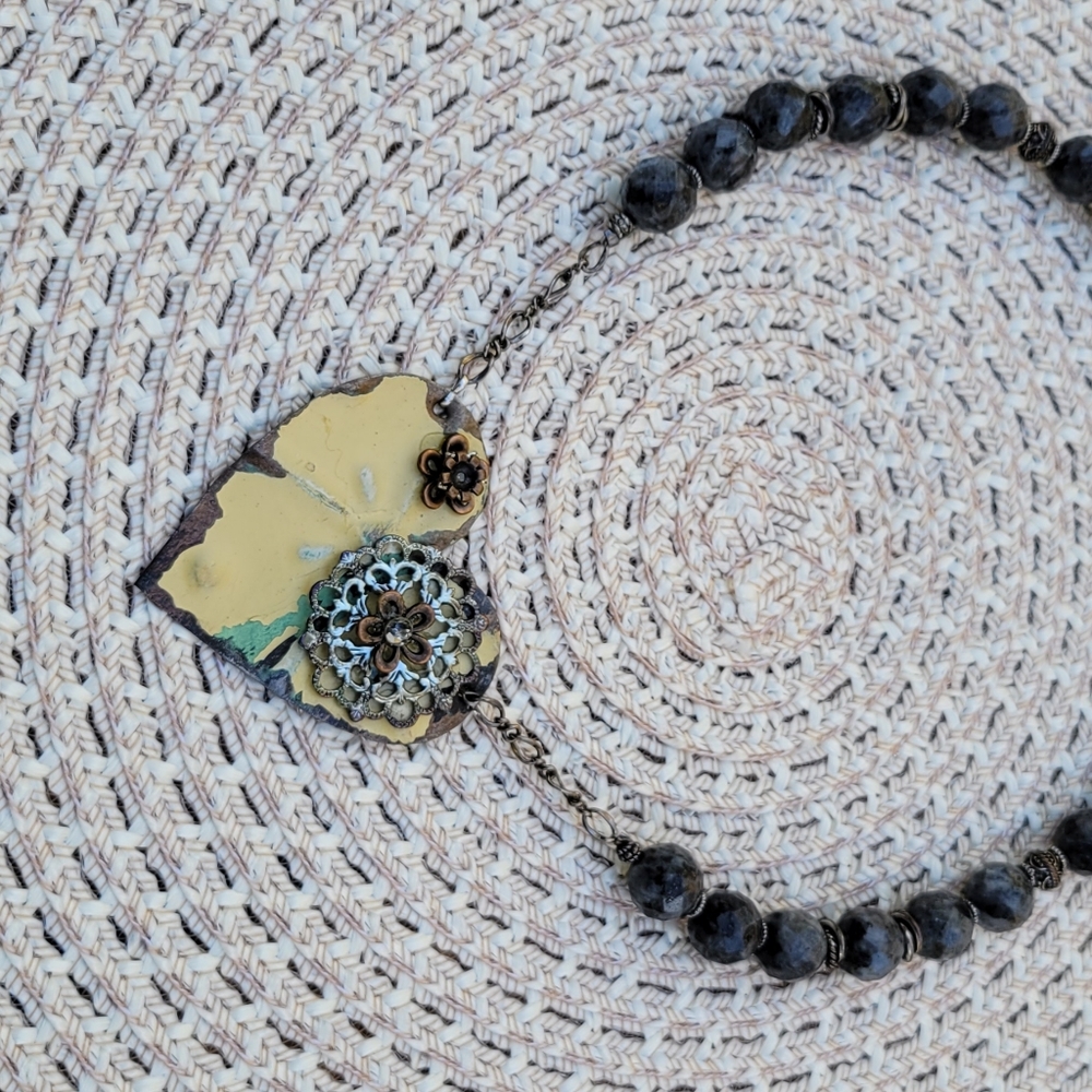 💜HOST PICK💜~🌺EUC~ Shabby Chic Heart Necklace - Picture 10 of 10